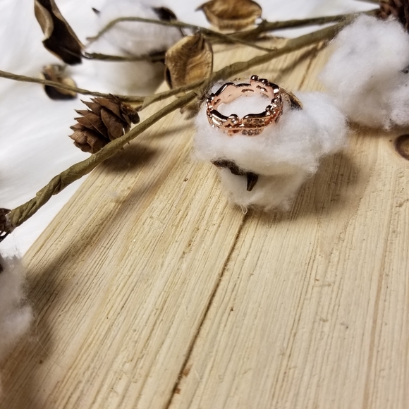 Gorgeous 18k plated Flower Lucky Vine Ring in ROSE GOLD - Picture 8 of 11